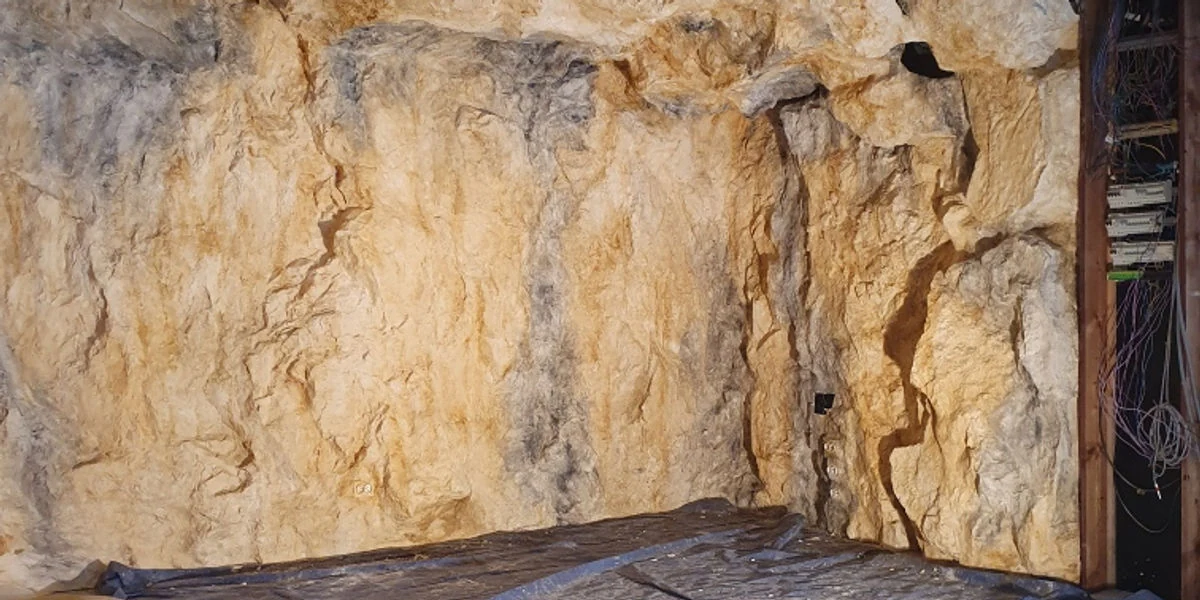 Decoración de cueva artificial en roca de poliéster – Poly Rock Concept Niza