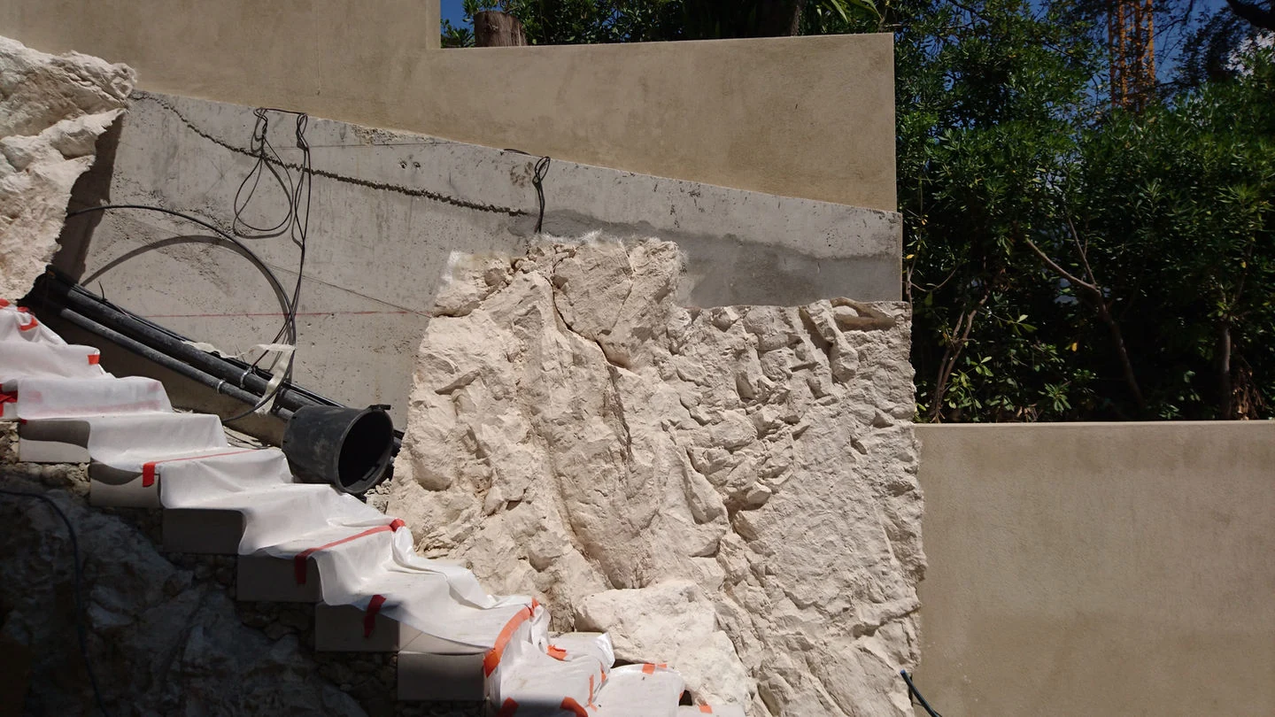 Habillage mural escalier faux rochers décoratifs – mur decoratif exterieur roche