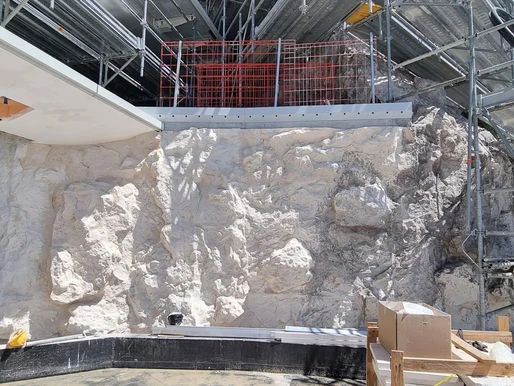 Indoor wall cladding in faux rocks: authenticity signed Poly Rock Concept – Poly Rock Concept blog article on faux rocks and decorative rock features