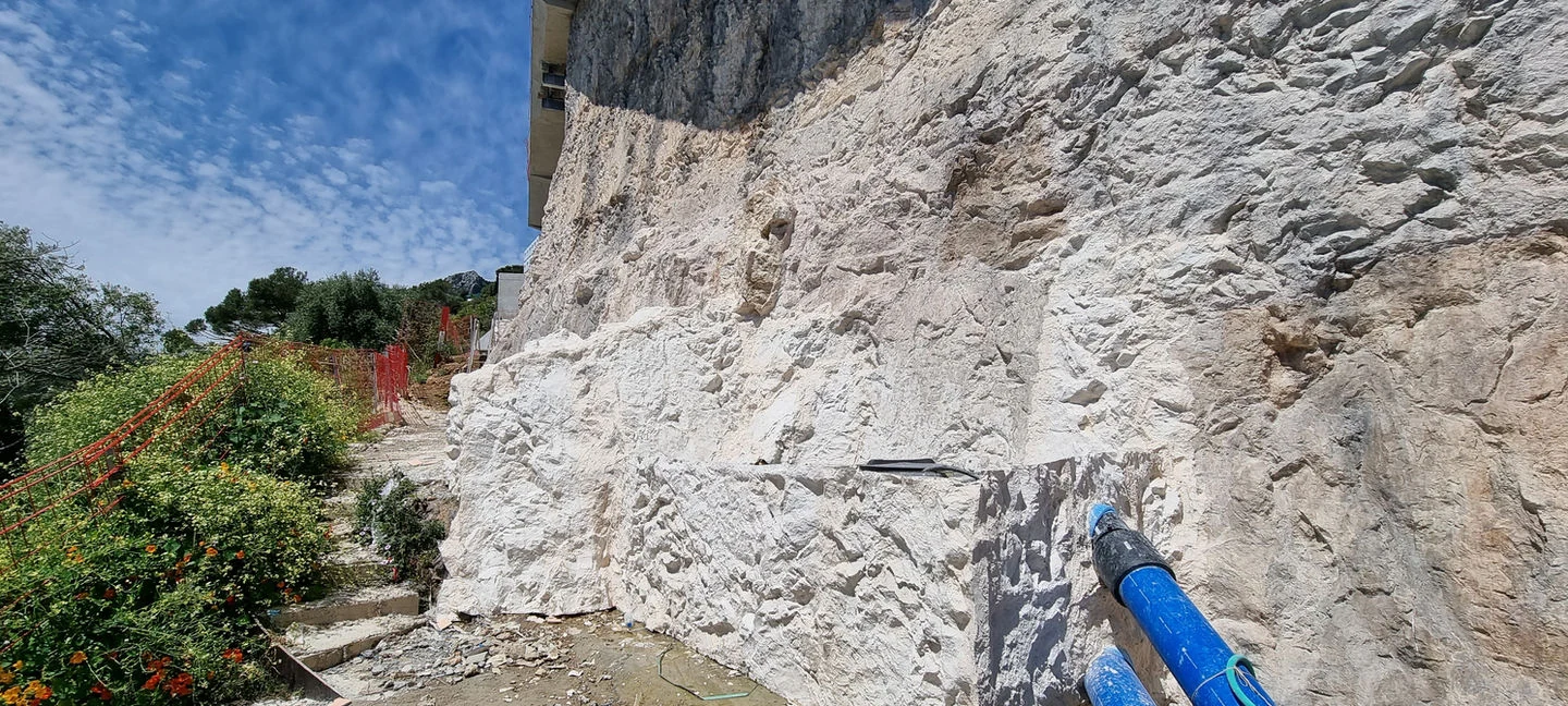 Rocher artificiel polyester – imitation roche habillage mural Monaco