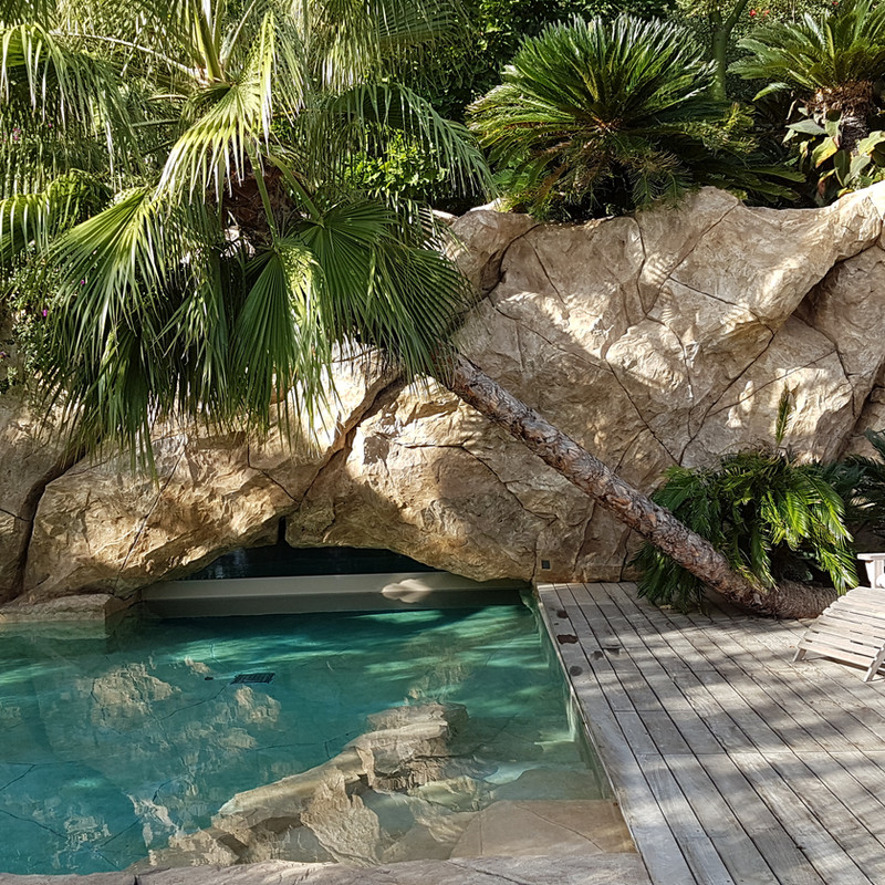 Tapa técnica de piscina en roca artificial de poliéster