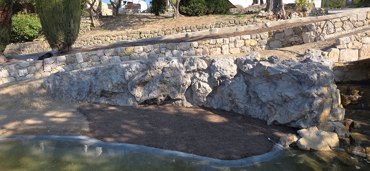 Façade cladding and outdoor decorative rock wall in polyester rockwork
