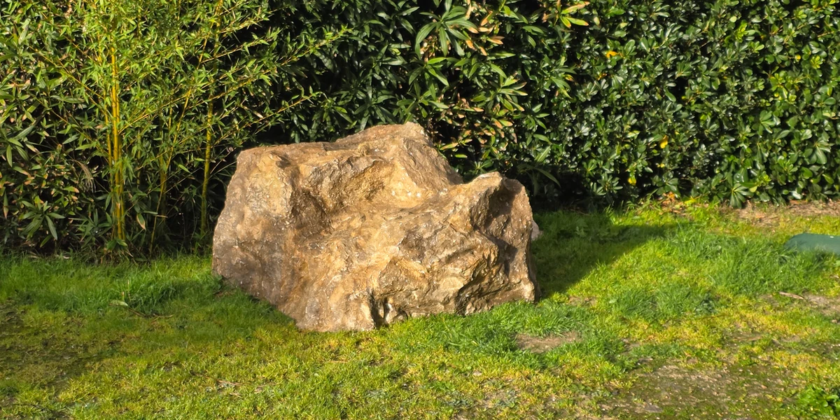 Roca artificial a medida en poliéster – Poly Rock Concept Niza