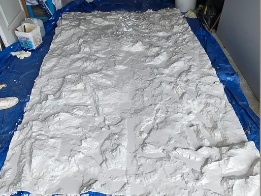 Silicone mould & reinforced polyester: the secret behind stunningly realistic faux rock décors – Poly Rock Concept blog article on faux rocks and decorative rock features