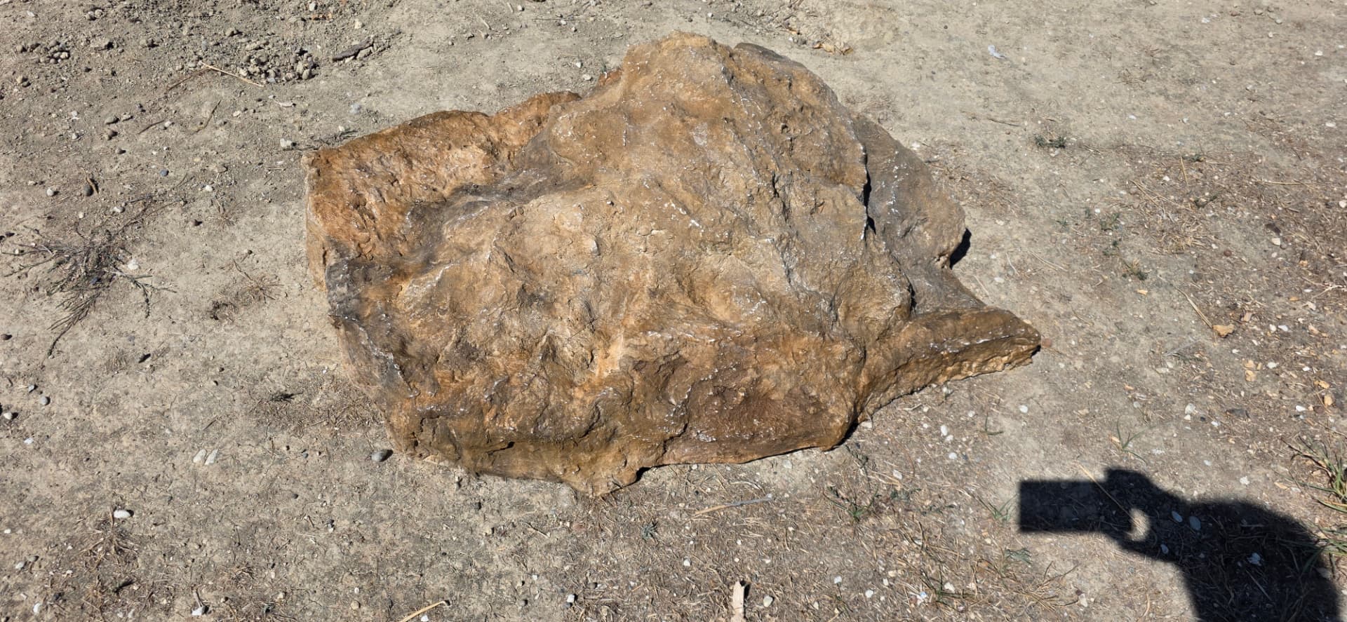 Bloc rocheux polyester réf. 2507 vu de dessus, reliefs et profondeurs de la roche