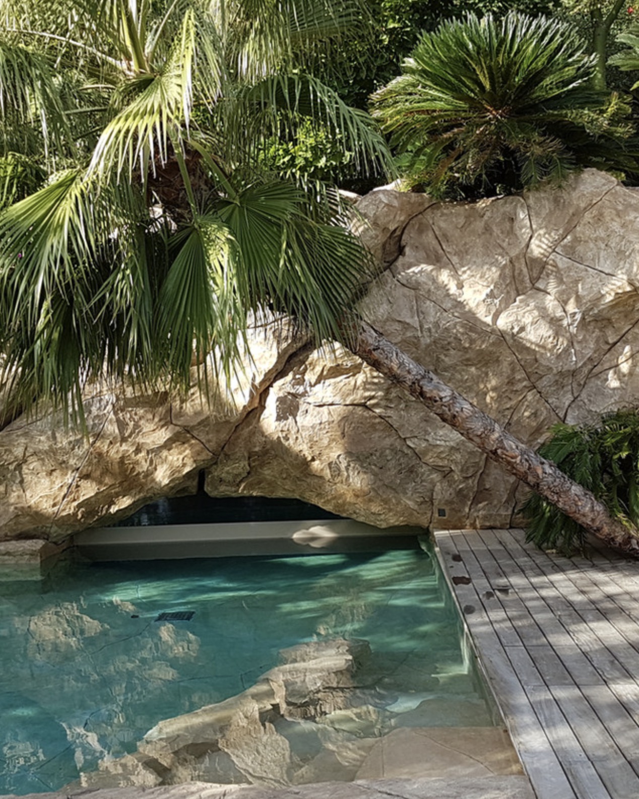 Pool Cladding – Pool artificial rocks, decorative pool stones, equipment covers, premium pool styling